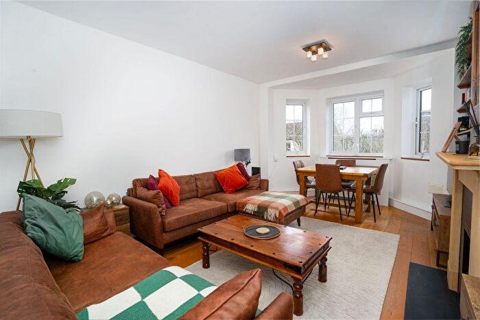 2 Bedroom Flat For Sale In Acuba Road, London, SW18