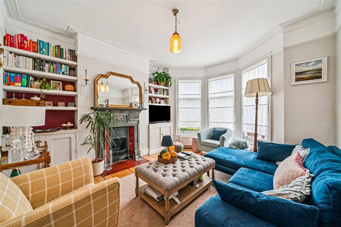 4 Bedroom Maisonette To Rent In Burnbury Road, SW12