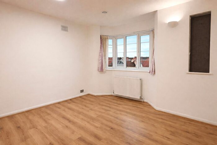 1 Bedroom Apartment To Rent In Granville Road, North Finchley, N12