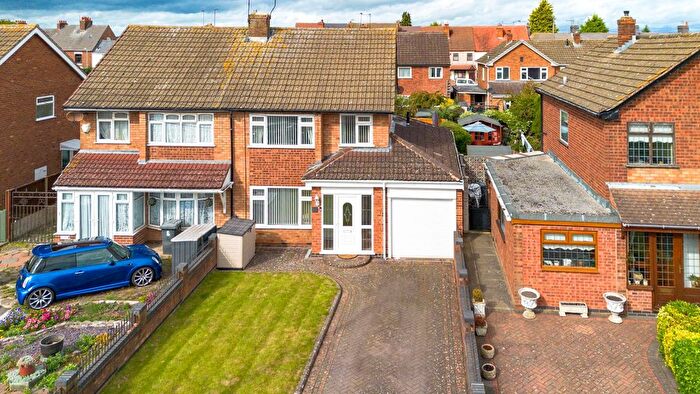 3 Bedroom Semi-detached House For Sale In Gordon Close, Bedworth, Warwickshire, CV12
