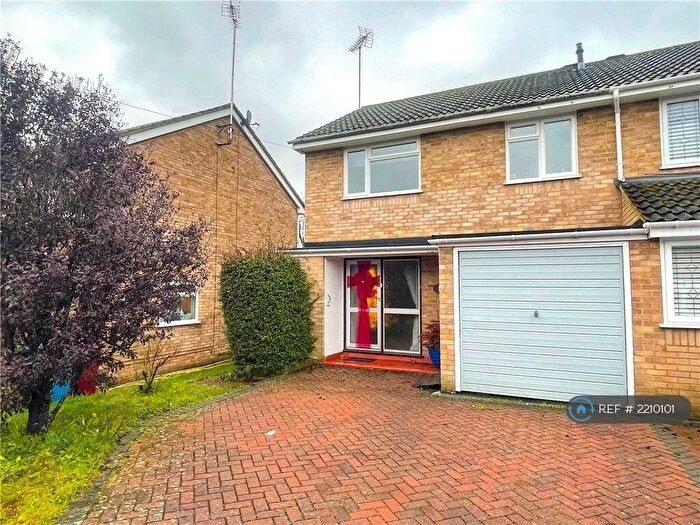 3 Bedroom Semi-Detached House To Rent In Ashfield Green, Yateley, GU46