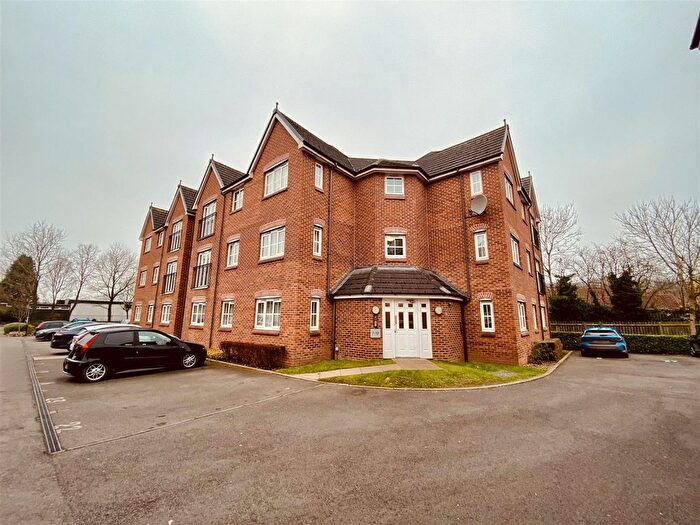2 Bedroom Flat To Rent In Hendeley Court, Burton On Trent, Staffordshire, DE14