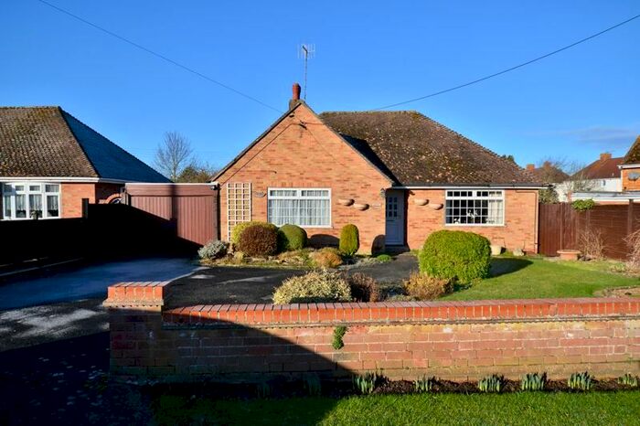 2 Bedroom Detached Bungalow For Sale In Oak Tree Road, Harvington, Evesham, WR11