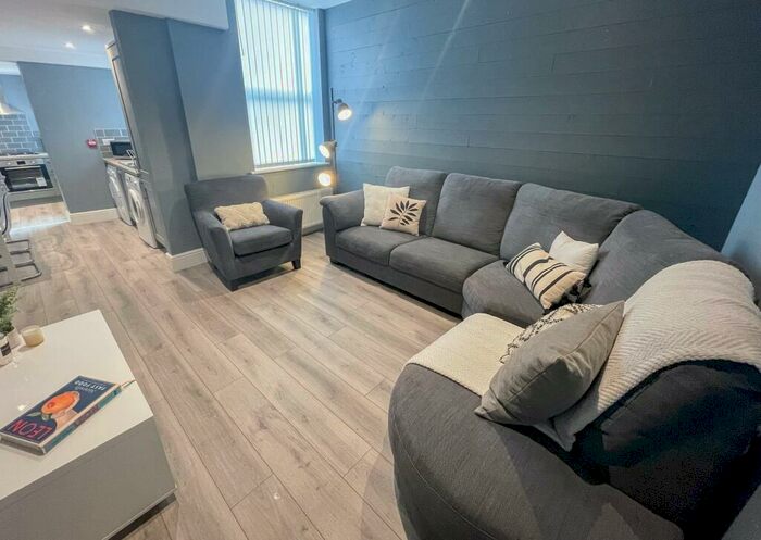 6 Bedroom Terraced House To Rent In Connaught Road, L7