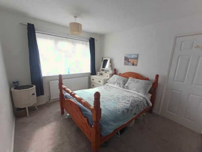 3 Bedroom SemiDetached House To Rent In James Copse Road