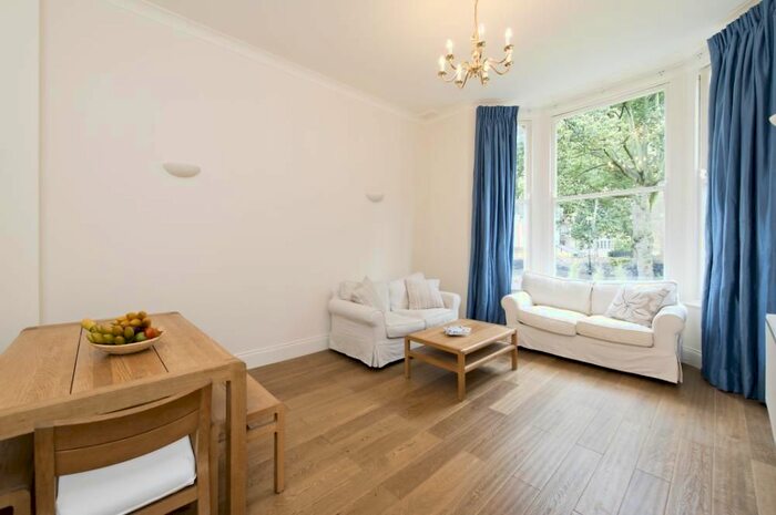 1 Bedroom Flat To Rent In Earls Court Road, London, SW5
