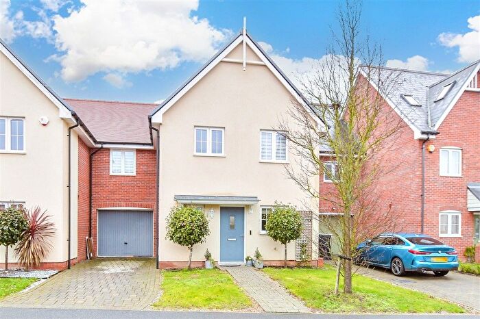 3 Bedroom Semi-detached House For Sale In Running Well, Runwell, Wickford, Essex, SS11