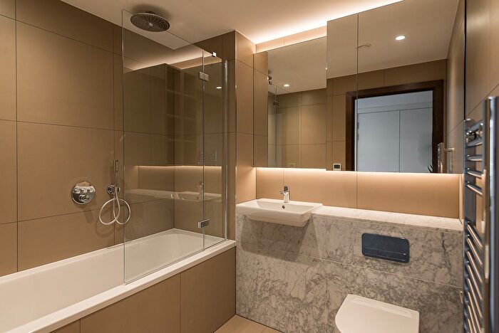 2 Bedroom Flat To Rent In Lavender Place, Royal Mint Gardens, E1