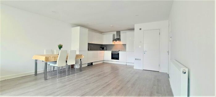 2 Bedroom Maisonette To Rent In Butchers Road, London, E16