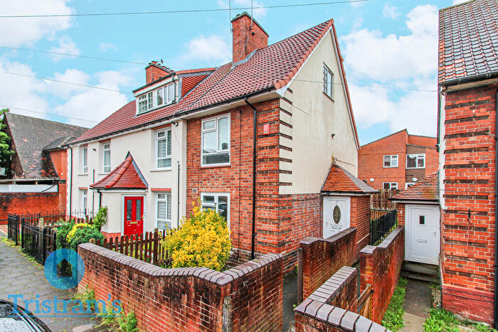 3 Bedroom End Of Terrace House To Rent In Hoten Road, Nottingham, NG2
