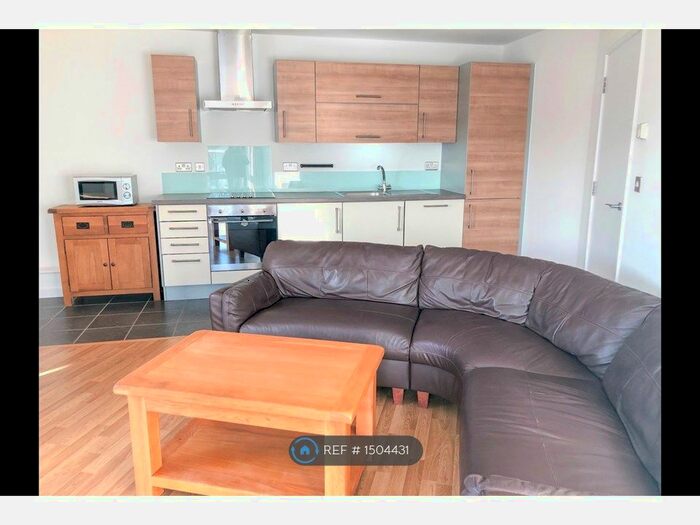 2 Bedroom Flat To Rent In Windsor Court, London, E3