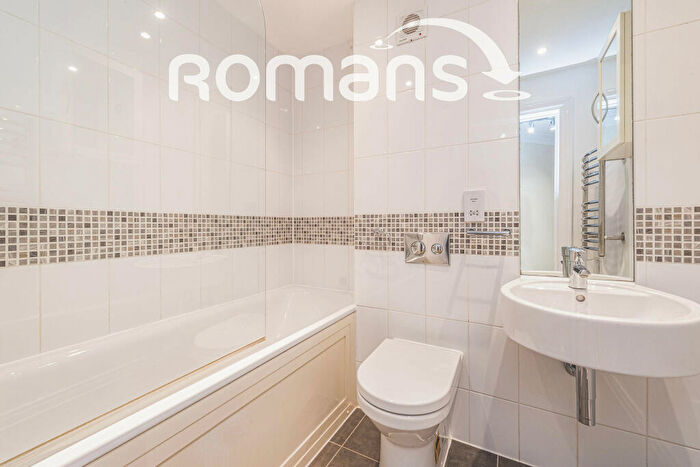 2 Bedroom Apartment To Rent In Gabriels Square, Lower Earley, RG6