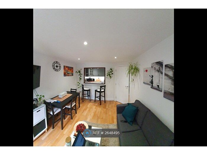 2 Bedroom Flat To Rent In Upper College Street, Nottingham, NG1
