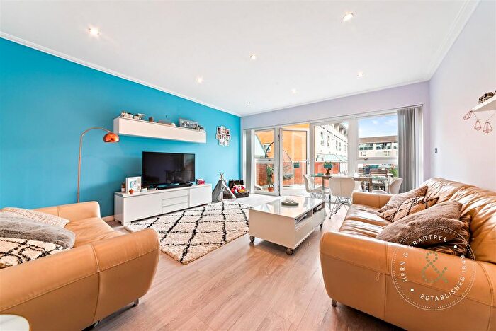 3 Bedroom Town House For Sale In Taliesin Court, Chandlery Way, Cardiff Bay, CF10