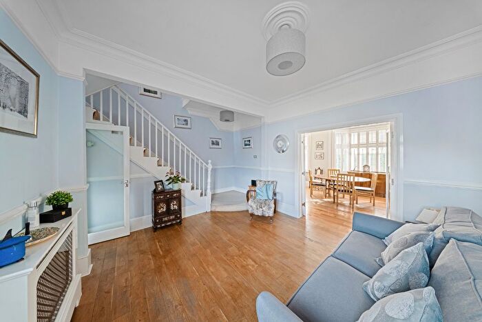 5 Bedroom Semi-detached House For Sale In Vicarage Road, Bexley, DA5