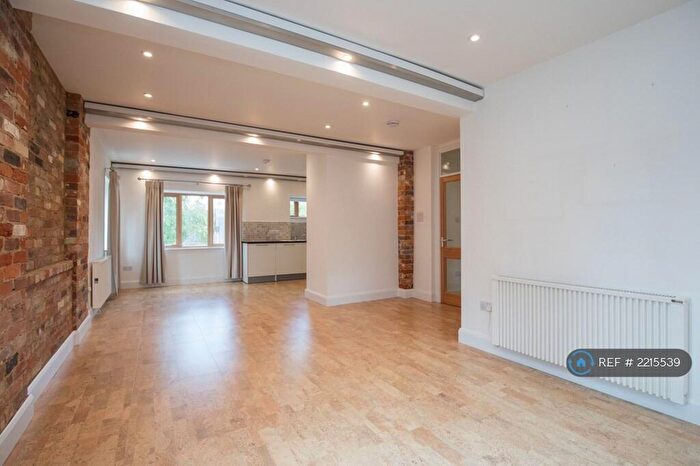 2 Bedroom Flat To Rent In Smithbrook Kilns, Cranleigh, GU6