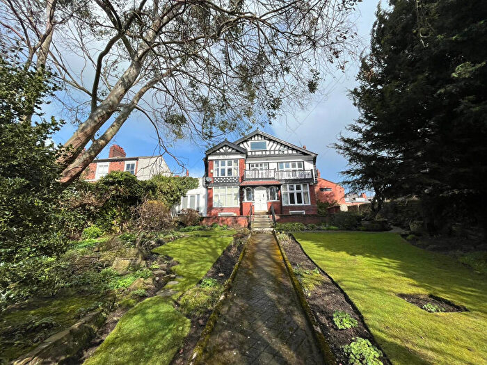 2 Bedroom Apartment To Rent In Potternewton Lane, Leeds, LS7