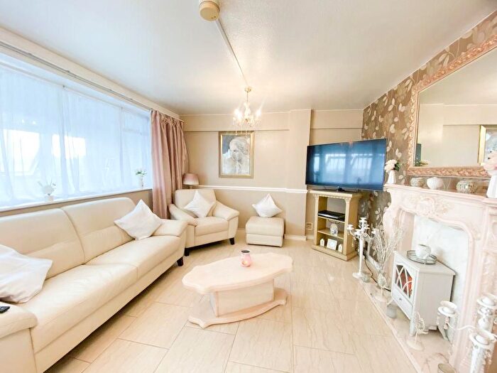 2 Bedroom Flat For Sale In Benmore Avenue - Bed Apartment, Edgbaston, Birmingham, B5