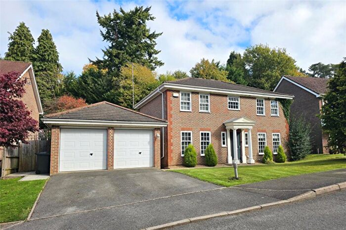 4 Bedroom Detached House For Sale In Clovelly Park, Hindhead, Surrey, GU26