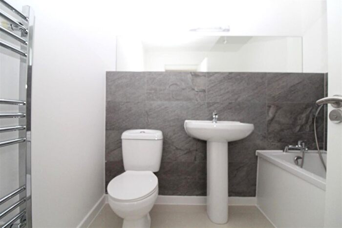2 Bedroom Flat To Rent In Carlton Place, London Road, Old Harlow, CM17