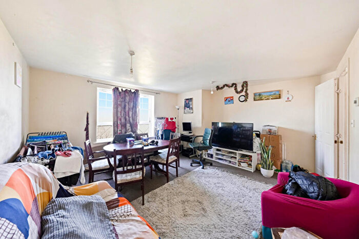 2 Bedroom Flat For Sale In Greenhaven Drive, London, SE28