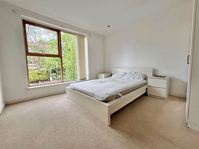 1 Bedroom Flat For Sale In Cottonfields, Barlow Moor Road, Didsbury, M20