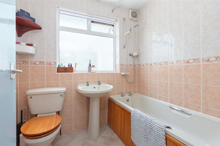 2 Bedroom Detached Bungalow For Sale In Moorside Road, Brookhouse, Lancaster, LA2