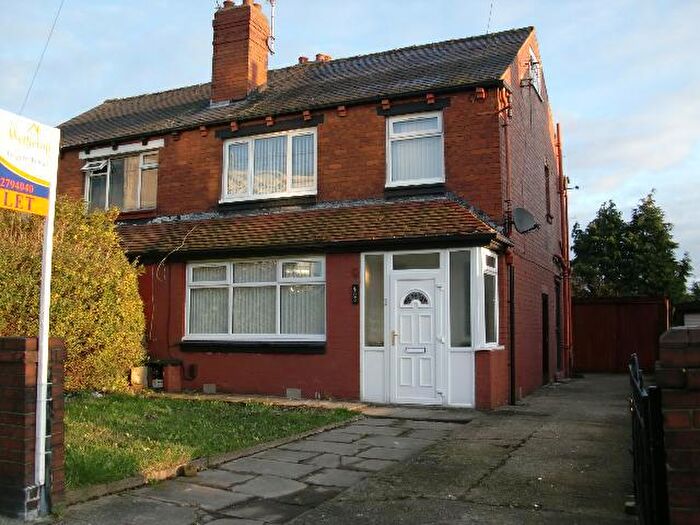 3 Bedroom Semi-Detached House To Rent In Harehills Lane, Leeds, West Yorkshire, LS9