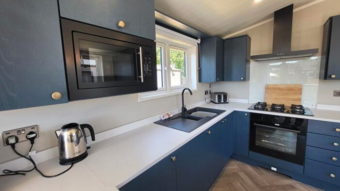 2 Bedroom Lodge For Sale In Butterwick Road, Scunthorpe, DN17