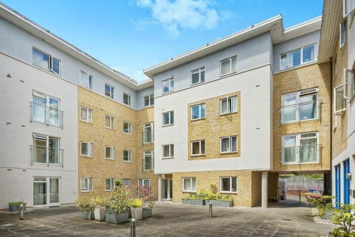 2 Bedroom Flat To Rent In Abbots Yard, Guildford, GU1