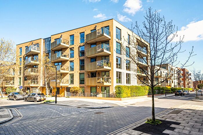 2 Bedroom Flat For Sale In Dobson Walk, London, SE5