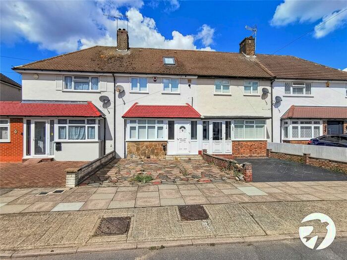 3 Bedroom Detached House To Rent In Montrose Avenue, Welling, Kent, DA16