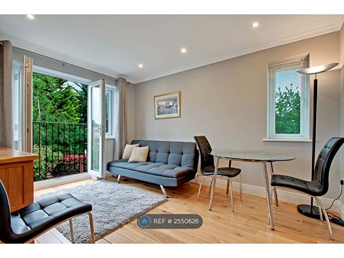 2 Bedroom Flat To Rent In Ryefield Crescent, Northwood, HA6