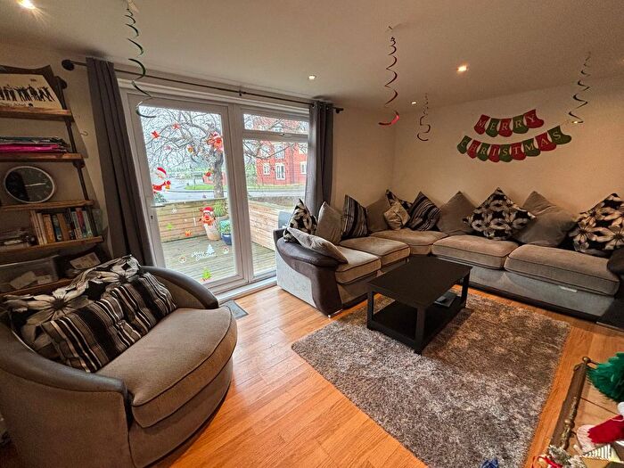 2 Bedroom Flat To Rent In Crompton Street, Warwick, CV34