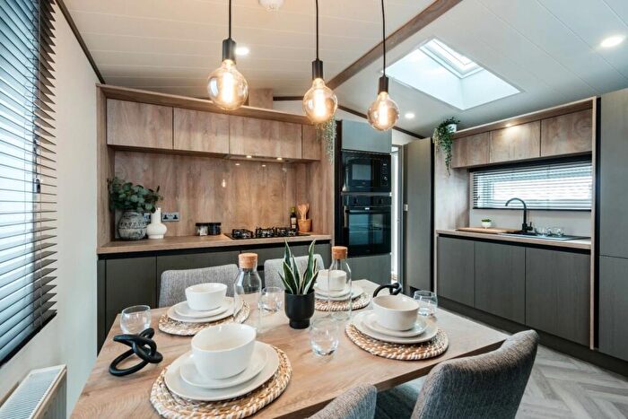 2 Bedroom Caravan For Sale In Clapham, Lancaster, LA2