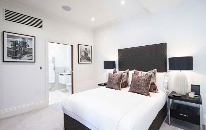 3 Bedroom Flat To Rent In Rainville Road, Hammersmith, London, W6