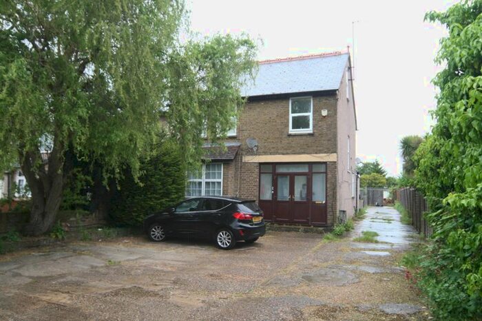 Studio To Rent In Wood End Green Road, Hayes, UB3