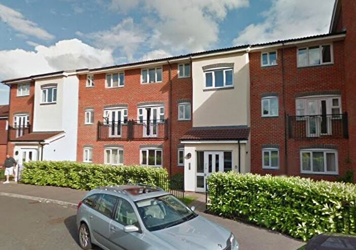 2 Bedroom Flat To Rent In Kiln Way, Dunstable, LU5