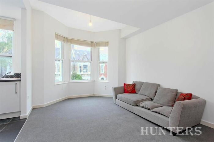 2 Bedroom Flat To Rent In Helix Road, London, SW2
