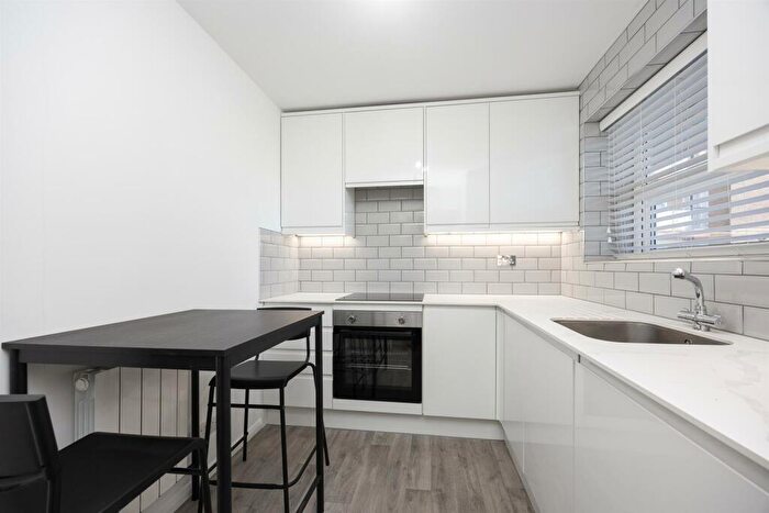 3 Bedroom Flat To Rent In Kingsway, Hove, BN3