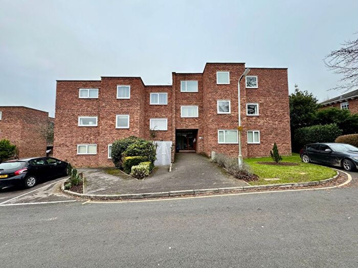 2 Bedroom Flat To Rent In Broadlands Rise, Taunton, TA1