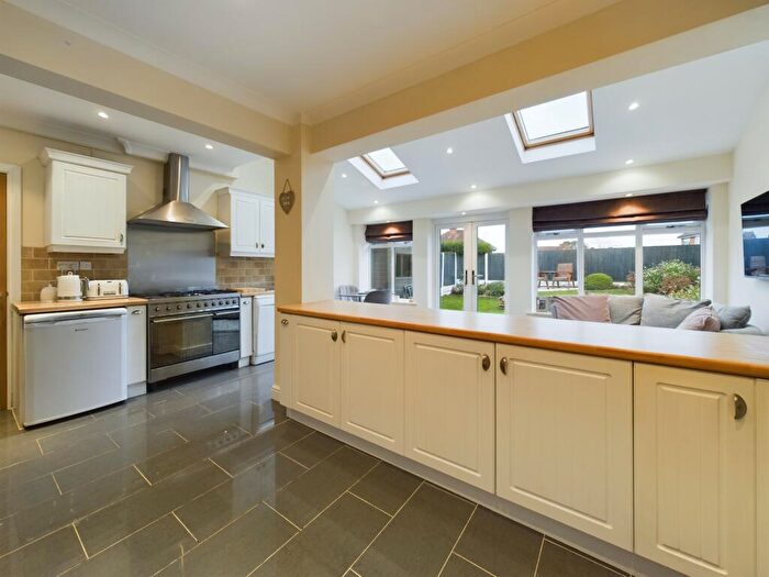 3 Bedroom Detached House For Sale In Woodlands Avenue, Shelton Lock, DE24