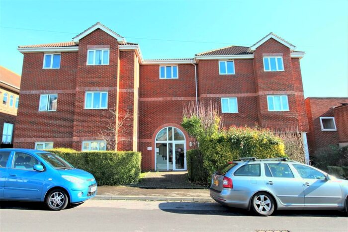 1 Bedroom Flat To Rent In Sixth Avenue, Cosham, PO6