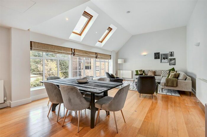 3 Bedroom Flat To Rent In Ebury Mews, Belgravia, London, SW1W