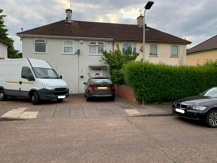 3 Bedroom Semi-Detached House To Rent In Cordery Road, Leicester, LE5
