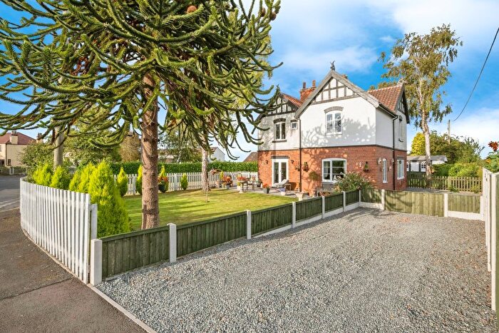 4 Bedroom Detached House For Sale In High Street, East Ferry, Gainsborough, DN21