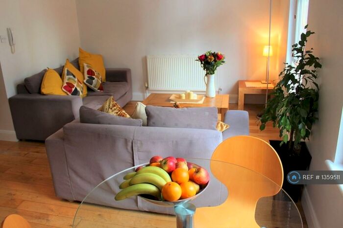 3 Bedroom Flat To Rent In Kennington Lane, London, SE11