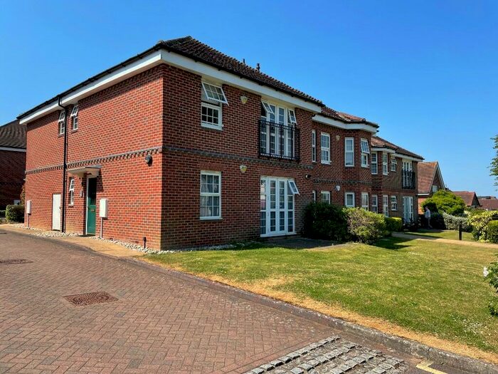 2 Bedroom Ground Maisonette To Rent In The Walk, Potters Bar, Hertfordshire, EN6