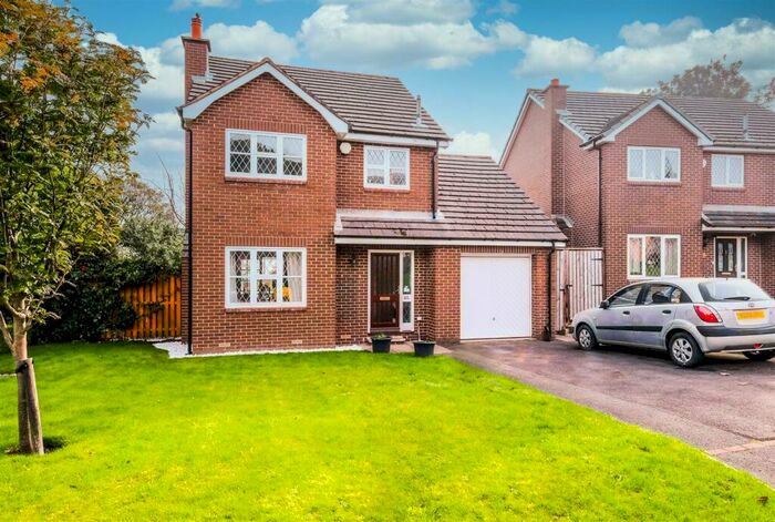 3 Bedroom Detached House To Rent In Brecon Avenue, Huddersfield, HD3