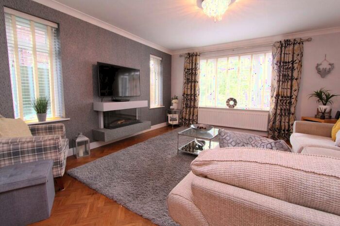 5 Bedroom Detached House For Sale In Highwood Road, Uttoxeter, ST14